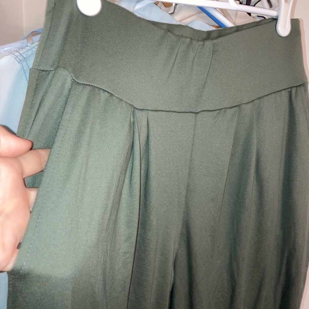 Army green crop leg casual pant